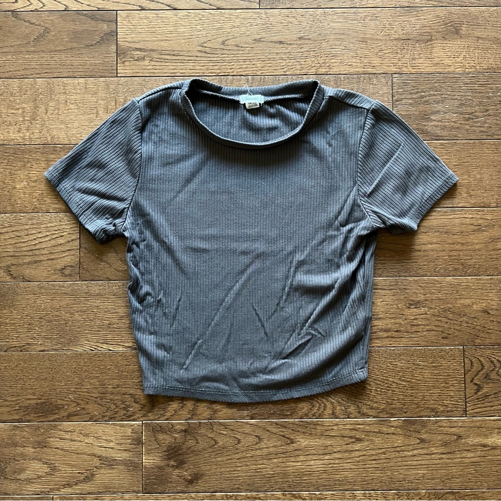 Garage Ribbed Crop Top - Picture 2 of 7